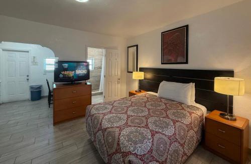 Hallandale Beach Hotel | Richard's Motel Extended Stay