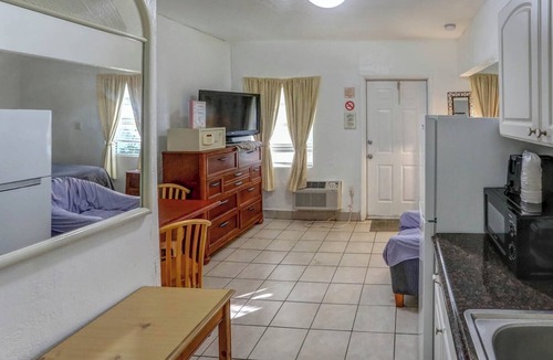 Hallandale Beach Hotel | Richard's Motel Extended Stay