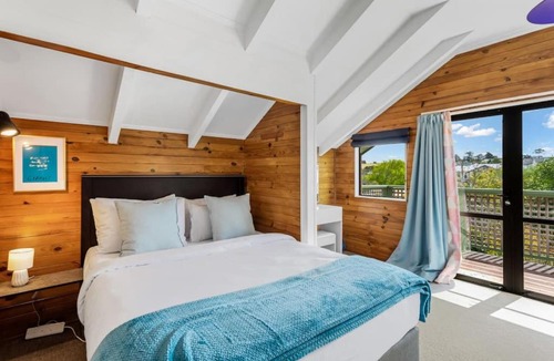 Forrest Hill House | Richards Retreat with parking and deck