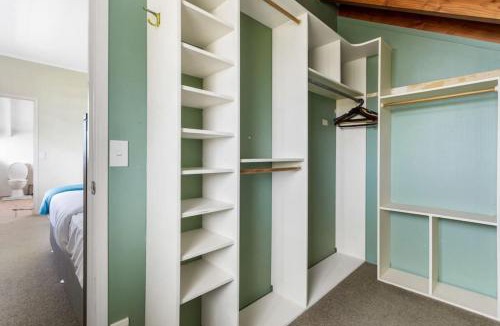 Forrest Hill House | Richards Retreat with parking and deck