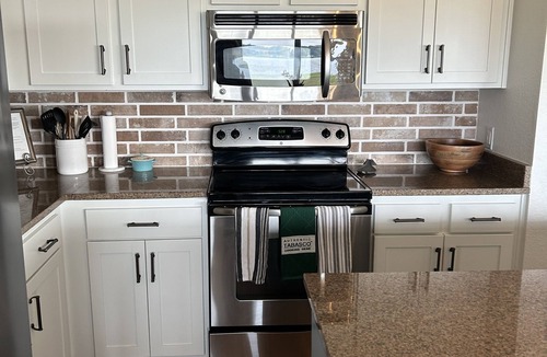 Eureka Condo | Richland Chambers Reservoir Lakefront Condo on First Floor with Outdoor Pool!!