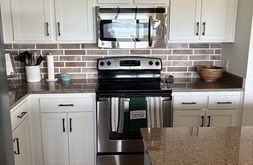 Eureka Condo | Richland Chambers Reservoir Lakefront Condo on First Floor with Outdoor Pool!