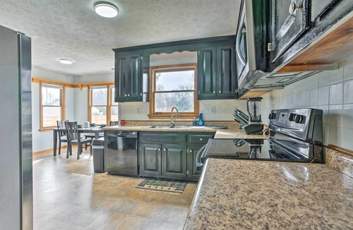 Sandston House | Richmond Area Home w/Game Room & Patio!