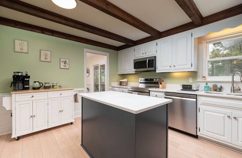 North Chesterfield House | Richmond Getaway | Golf Course Views + Workspace