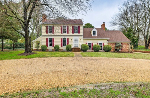 North Chesterfield House | Richmond Getaway | Golf Course Views + Workspace