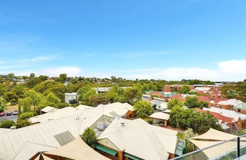 Richmond North Apartment | Richmond Heritage Executive Apt. for 2 w/parking