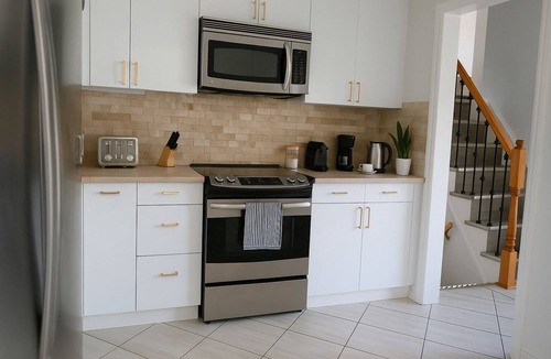 Richmond Hill Villa | Richmond Hill 5BR | Game Room | Huge Yard | 3 Parking , Pets OK