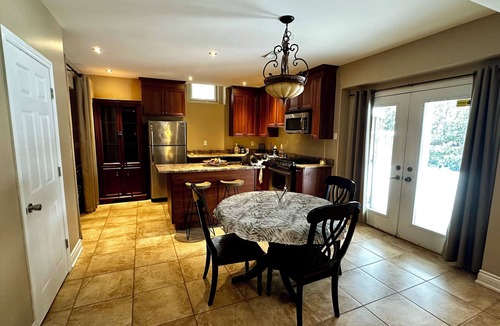 Richmond Hill House | Richmond Hill Walk-Out Basement | Private Unit | 30–365 Day Stay|Shop|Park|Bus|