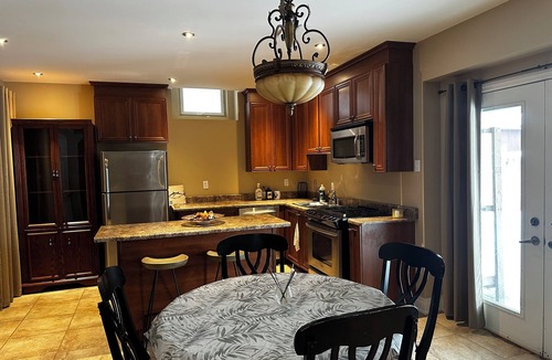 Richmond Hill House | Richmond Hill Walk-Out Basement | Private Unit | 30–365 Day Stay|Shop|Park|Bus|