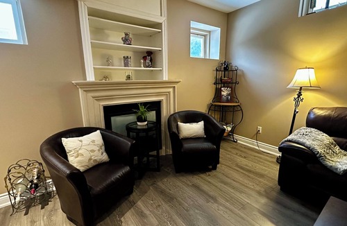 Richmond Hill House | Richmond Hill Walk-Out Basement | Private Unit | 30–365 Day Stay|Shop|Park|Bus|
