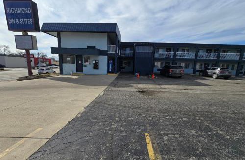 Richmond Hotel | Richmond Inn and Suites