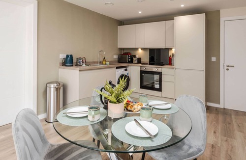 Everton Apartment | Richmond Row 2 Bed Apartment | Secure Parking & EV