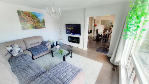 Richview Apartment | Richview Gardens Suite, 3-bdr