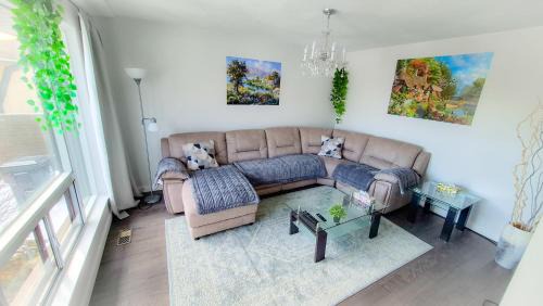 Richview Apartment | Richview Gardens Suite, 3-bdr