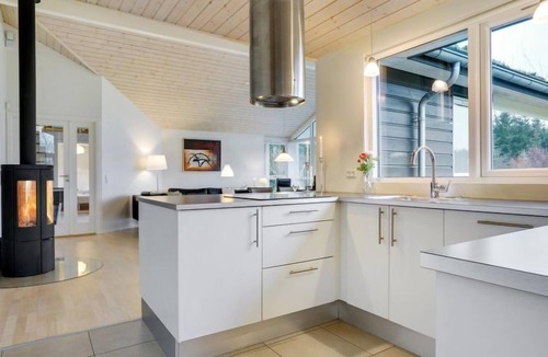 Grønhøj House | "Ricus" - 1.8km from the sea by Interhome