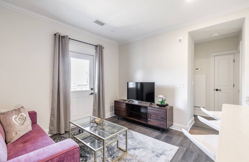 Smiths Falls Apartment | Rideau 1Bd Apartment Balcony Free Parking