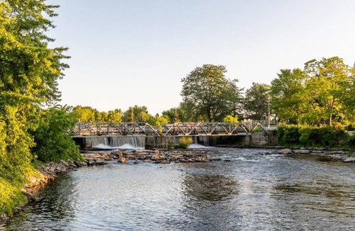 Smiths Falls Apartment | Rideau 2Br Signature Apartment Free Parking