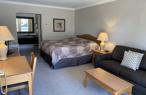 Ottawa Division Hotel | Rideau Heights Inn