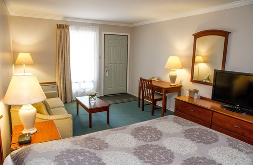 Ottawa Division Hotel | Rideau Heights Inn