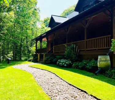 Rideau Lakes Ski Chalet | Rideau Lakes Rustic Chalet in Relaxing Natural Setting