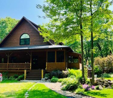 Rideau Lakes Ski Chalet | Rideau Lakes Rustic Chalet in Relaxing Natural Setting