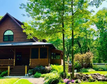 Rideau Lakes Ski Chalet | Rideau Lakes Rustic Chalet in Relaxing Natural Setting