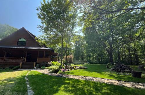 Rideau Lakes Ski Chalet | Rideau Lakes Rustic Chalet in Relaxing Natural Setting