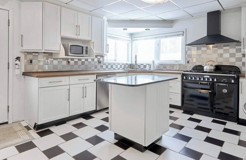 North Grenville Cottage | Rideau River Retreat - Waterfront Home