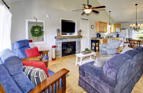 Taylorsville House | Ridge Retreat 42 Sleeps 8 + Crib. NEW HOT TUB