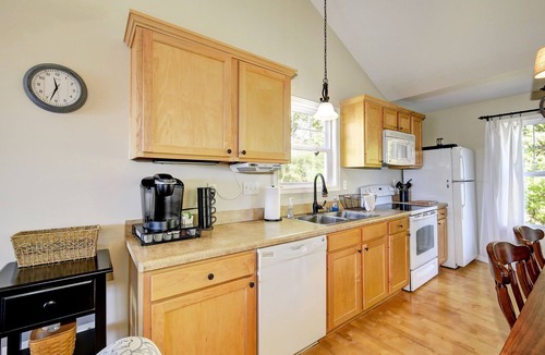 Taylorsville House | Ridge Retreat 42 Sleeps 8 + Crib. NEW HOT TUB