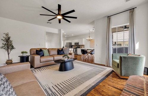 Jenks House | Ridge Retreat! King Beds By Outlet Mall & Aquarium