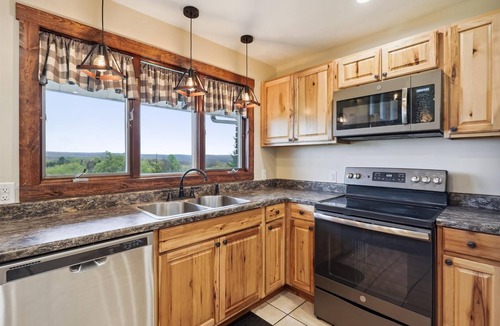 Farmington Cabin | Ridgecrest: Charming Family Mountain Retreat