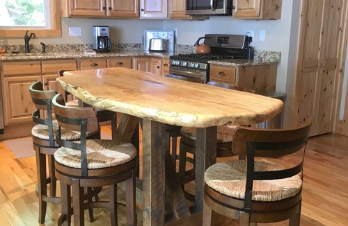 Apple Ridge Cottage | Ridgecrest cottage with Mountain Views