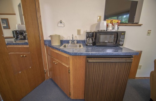 Baileys Harbor Hotel | Ridges Inn & Suites