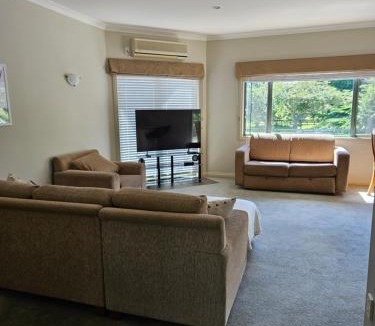 Oruanui Apartment | Ridgetop cottage