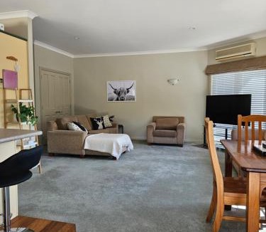 Oruanui Apartment | Ridgetop cottage