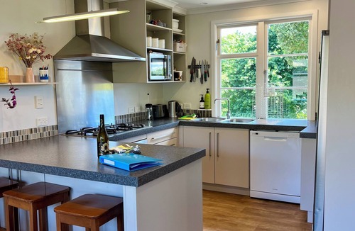 Havelock North House | Ridgetop Retreat