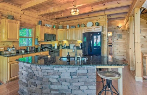 Vein Mountain Cabin | Ridgetop View Cabin ~ Pet-Friendly w/Hot Tub!