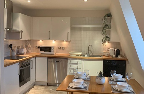 Canterbury Apartment | Riding Gate Apartment