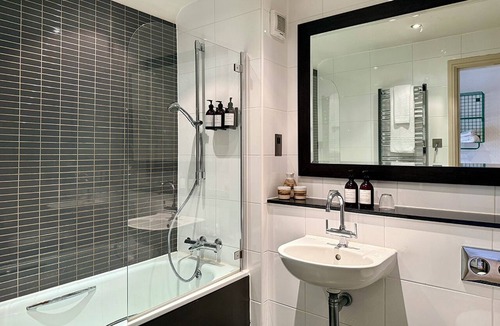 Waltham Cross Hotel | Ridings at Theobalds Park