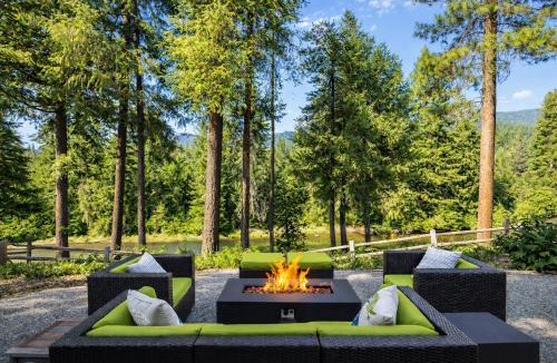 Ardenvoir Cabin | Riffle River Lodge by NW Comfy Cabins