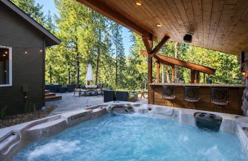 Ardenvoir Cabin | Riffle River Lodge by NW Comfy Cabins