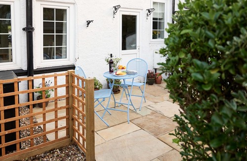 Sandsend Cottage | RIGG COTTAGE, pet friendly, with open fire in Sandsend