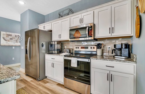 Table Rock House | Right By Community Pool Free Daily Tickets Private Hot Tub Backyard w Firepit Lake View