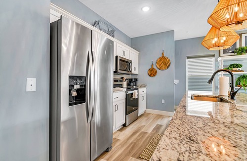 Table Rock House | Right By Community Pool Free Daily Tickets Private Hot Tub Backyard w Firepit Lake View