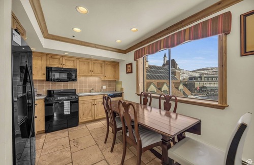 North Park City Condo | Right next to Payday Lift @Resort Base - 25yd walk. BEST LOCATION Ski in/Ski out