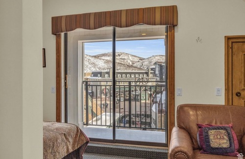 North Park City Condo | Right next to Payday Lift @Resort Base - 25yd walk. BEST LOCATION Ski in/Ski out