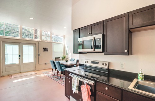 Bisbee House | Right on Main Street! Mtn-View Bisbee Hideaway