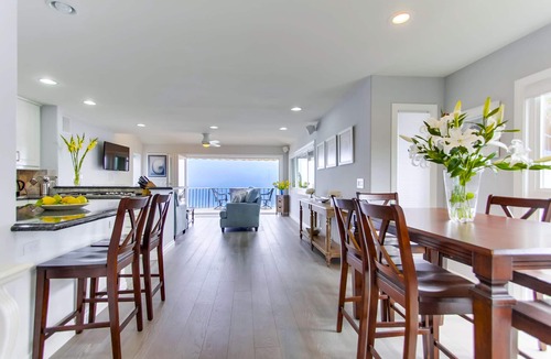 Central Mission Beach Condo | Right On The Beach! Exquisitely Remodeled 3BR/3BA . Perfect For Families.