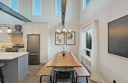 Faraday Cottage | Right on the water - swim, kayak, fish and relax